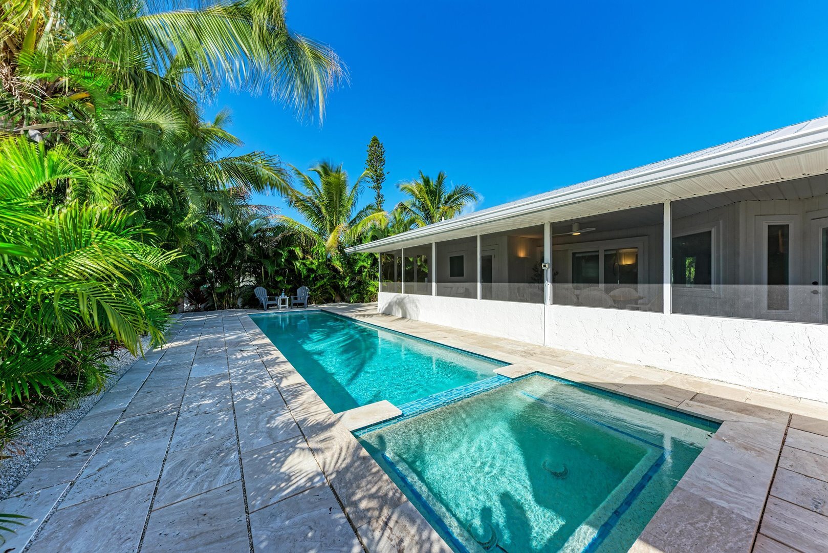 North Shore Very Walkable to AMI fun & close to the Beach, Stunning Pool in Anna Maria, FL